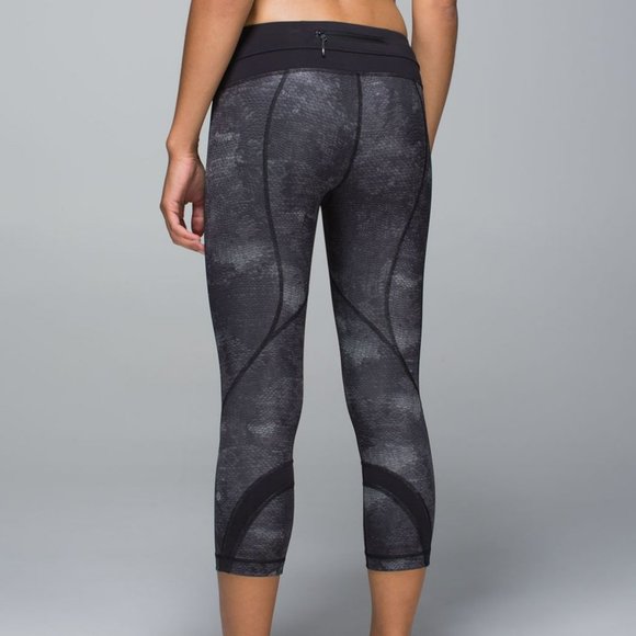 Lululemon Run Inspire Crop II All Full-On Luxstreme Sequin Snake Slate Black - Picture 1 of 12